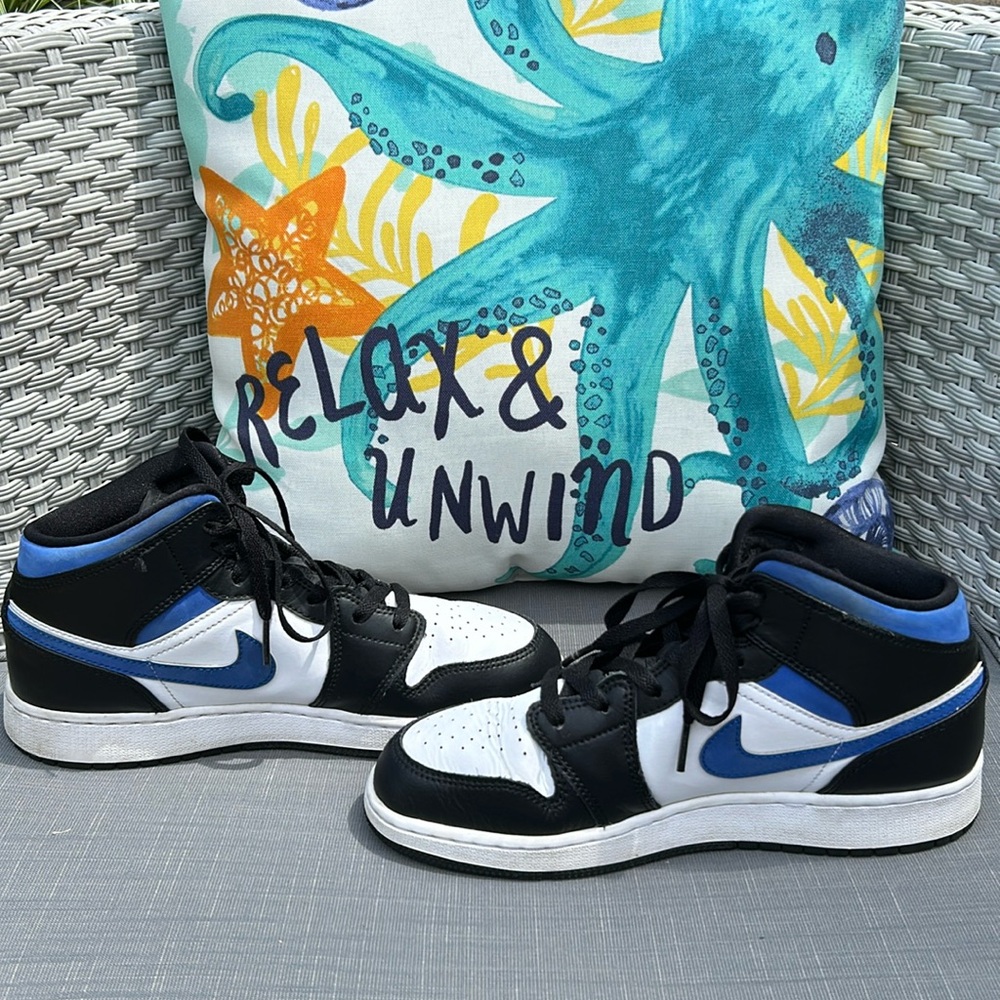 Barely worn Nike Air Jordan 1 Mid Blue/Black Size 8
